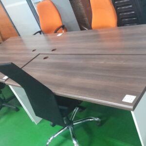 1600mm x 600mm Straight Desks American Walnut Top With White Panels